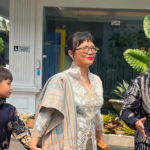 suami-wamen-stella-mengalami-kecelakaan-ski