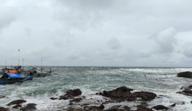 Gelombang Tinggi 6 Meter Ancam Nias
