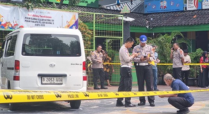 sopir-mobil-mbg-masuk-dan-tabrak-guru-murid