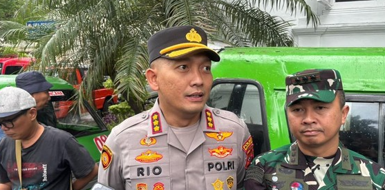 sopir-angkot-di-kota-bogor-sedang-demo