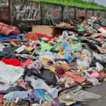 187-ton-sampah-diangkut-di-pinggir-kali-jakarta-barat