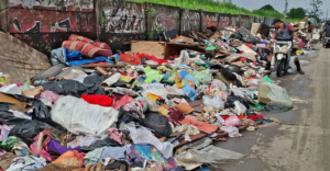 187-ton-sampah-diangkut-di-pinggir-kali-jakarta-barat